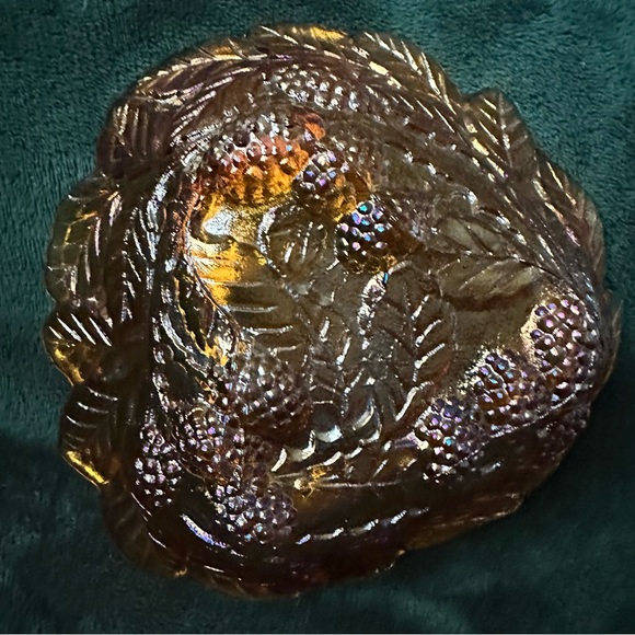 Amber carnival glass dish with grapevine design on bottom - Picture 3 of 8